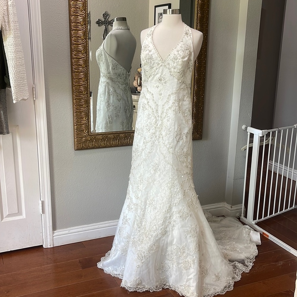 David's Bridal Ivory Beaded V-Neck Mermaid Wedding Gown